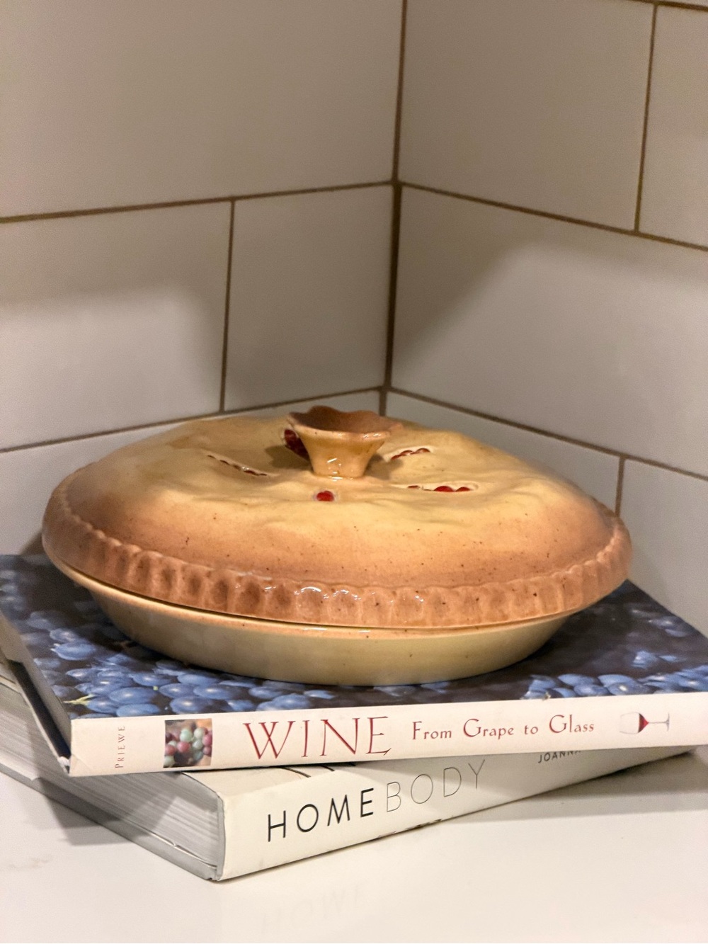 Ceramic Cherry Pie Dish Cover in Tan vintage - Picture 5 of 6